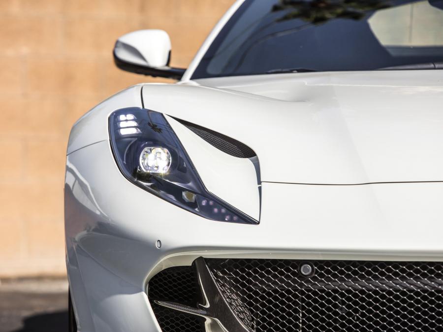 Детали экстерьера Ferrari 812 Superfast 2017 года  (NA) (фото 17 из 23)